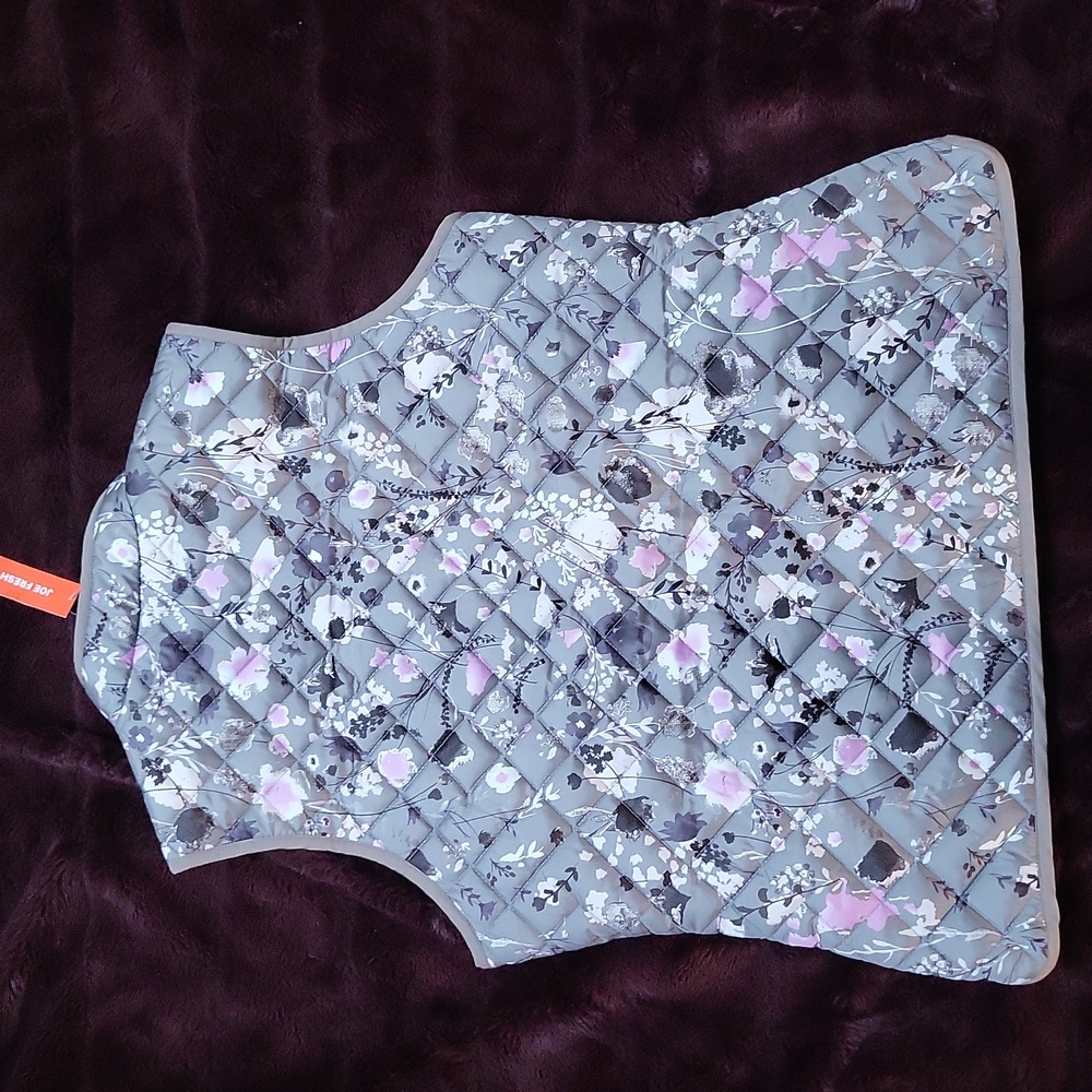Quilted Grey Floral Vest From Joe Fresh, Size Medium, New With Tags - Picture 8 of 10